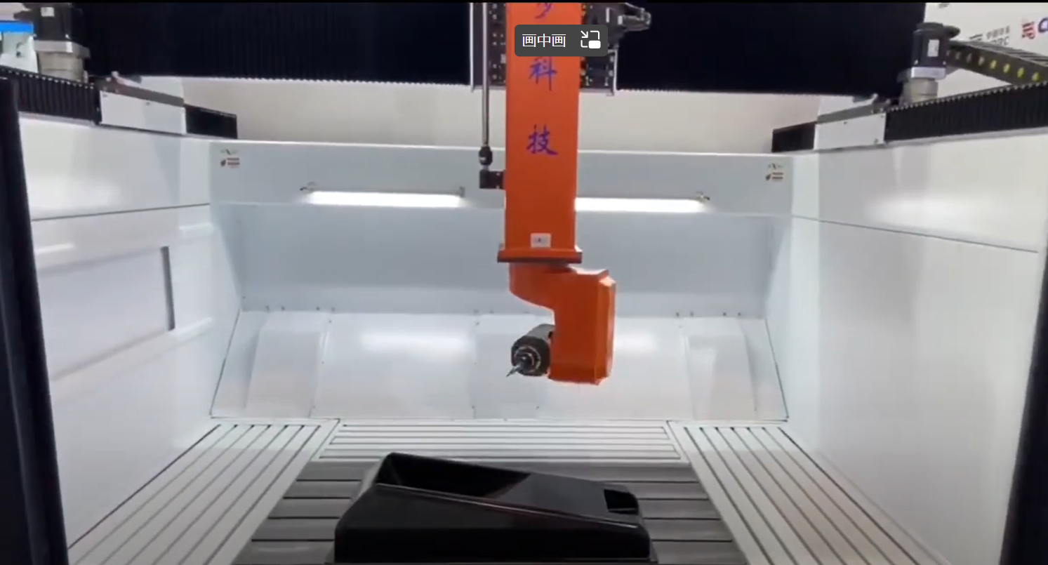 FÜNFACHSIGE CNC-SCHNEIDEMASCHINE 