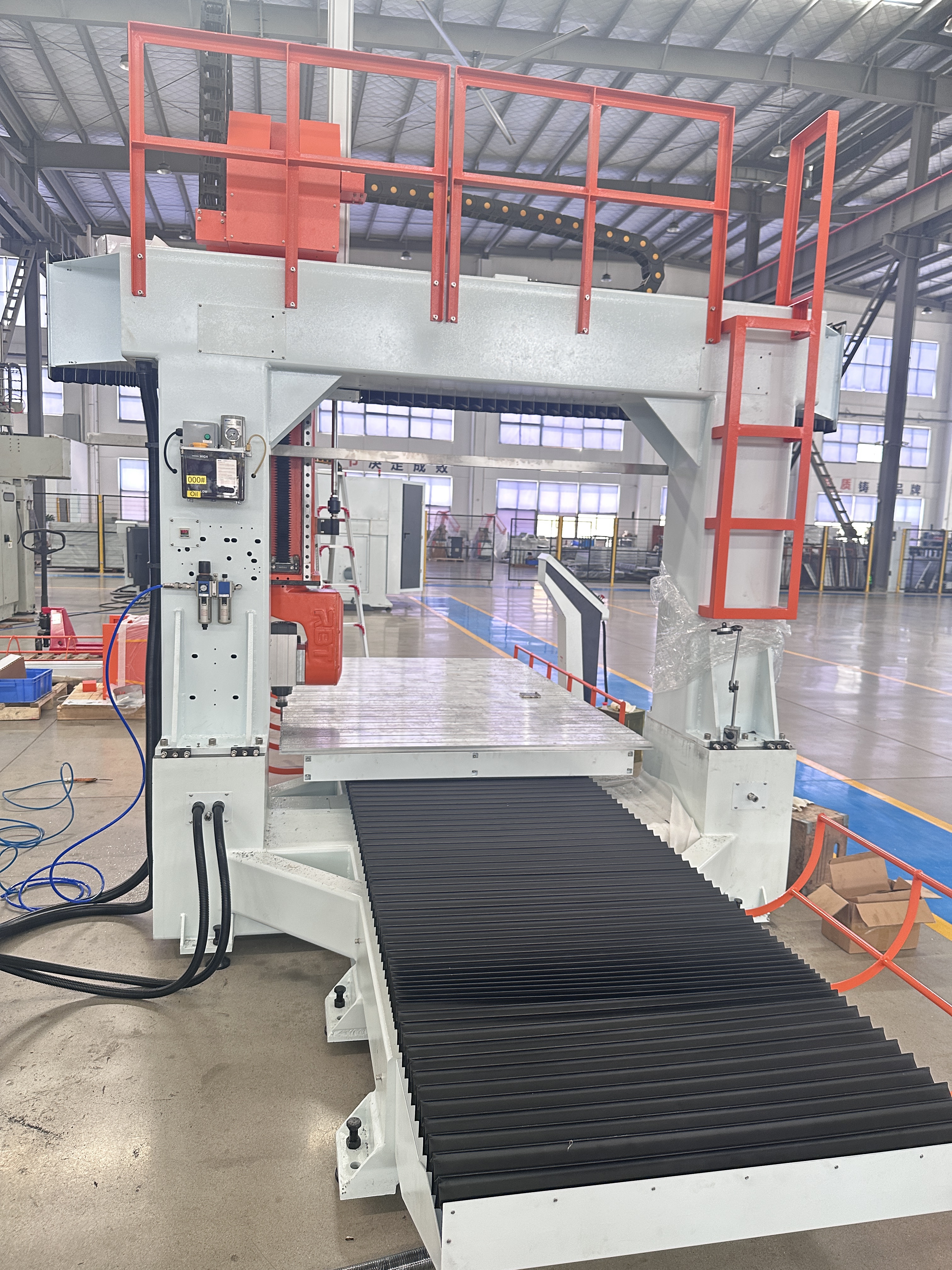 RBT Factory Machine 5 Achse CNC Schneidrouter für Verbundstoffematerialteile