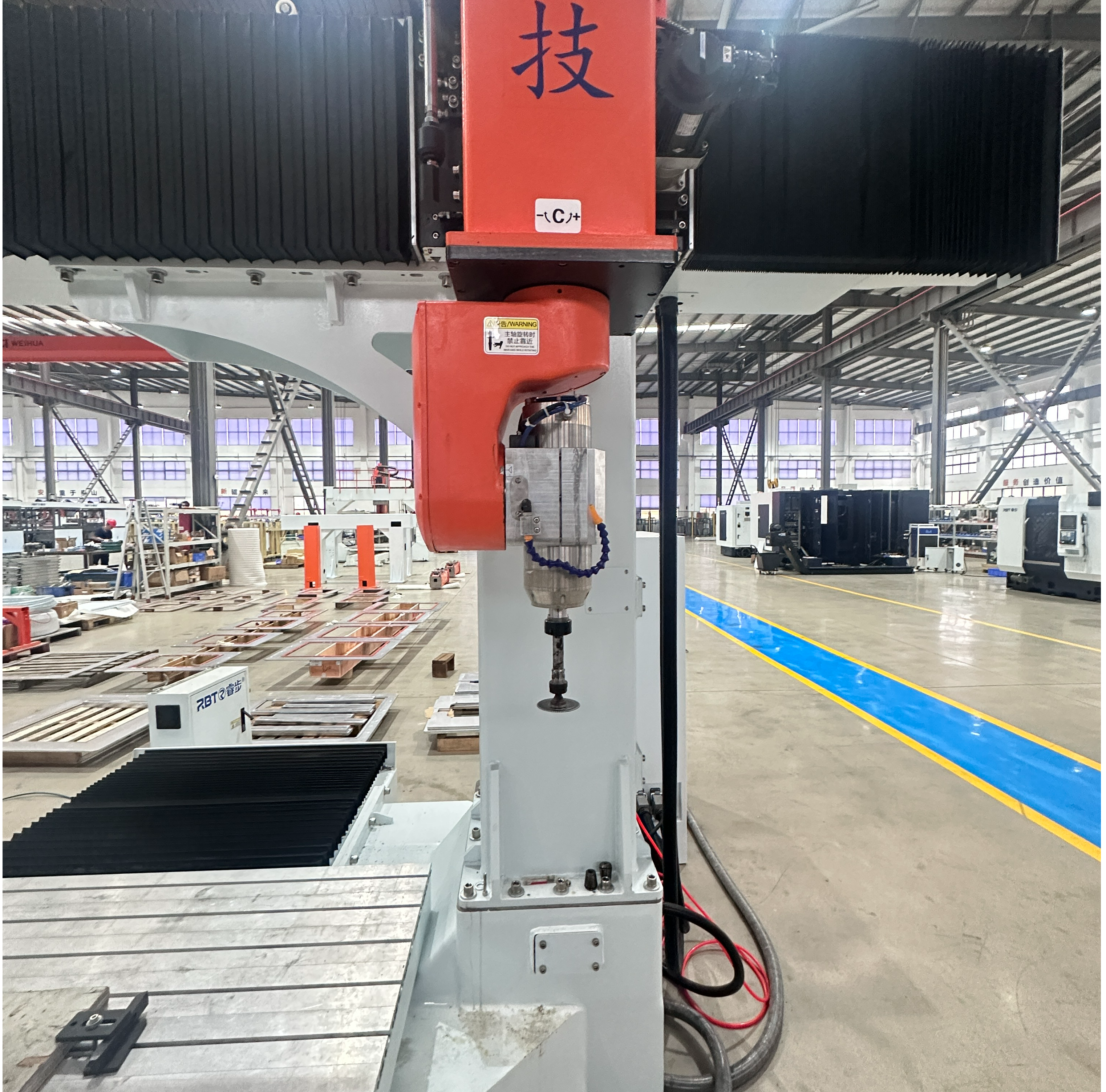 CE -zugelassene 5 -Achsen -CNC -Router mit Doppelarbeit für PP/PE/PET/PET/ABS -Schimmelpilzverarbeitung