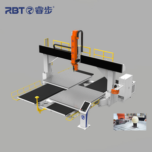 5-Achsen-Bearbeitungszentrum mit Doppeltisch zum Gravieren thermogeformter Kunststoffteile