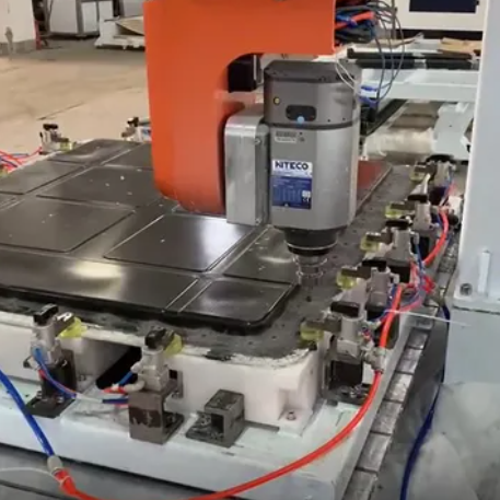 Hochgeschwindigkeits -Multi -Achse -CNC -Maschine für die Verbundmaterialverarbeitung