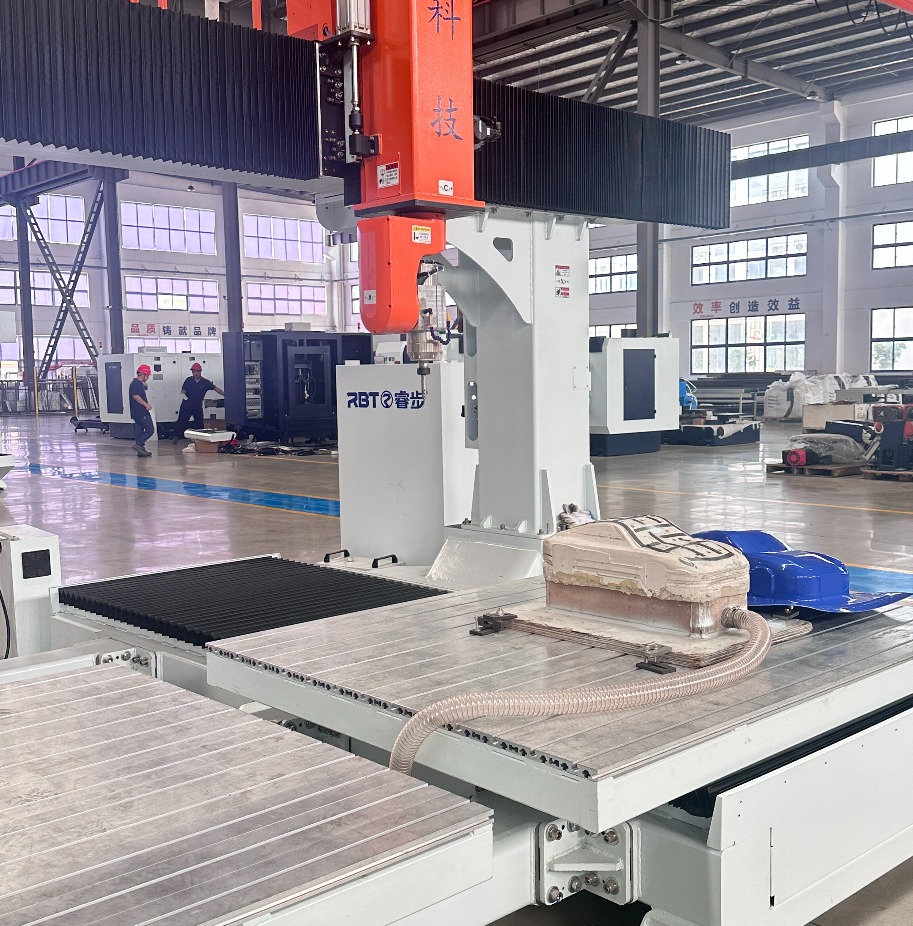 CE -zugelassene 5 -Achsen -CNC -Router mit Doppelarbeit für PP/PE/PET/PET/ABS -Schimmelpilzverarbeitung