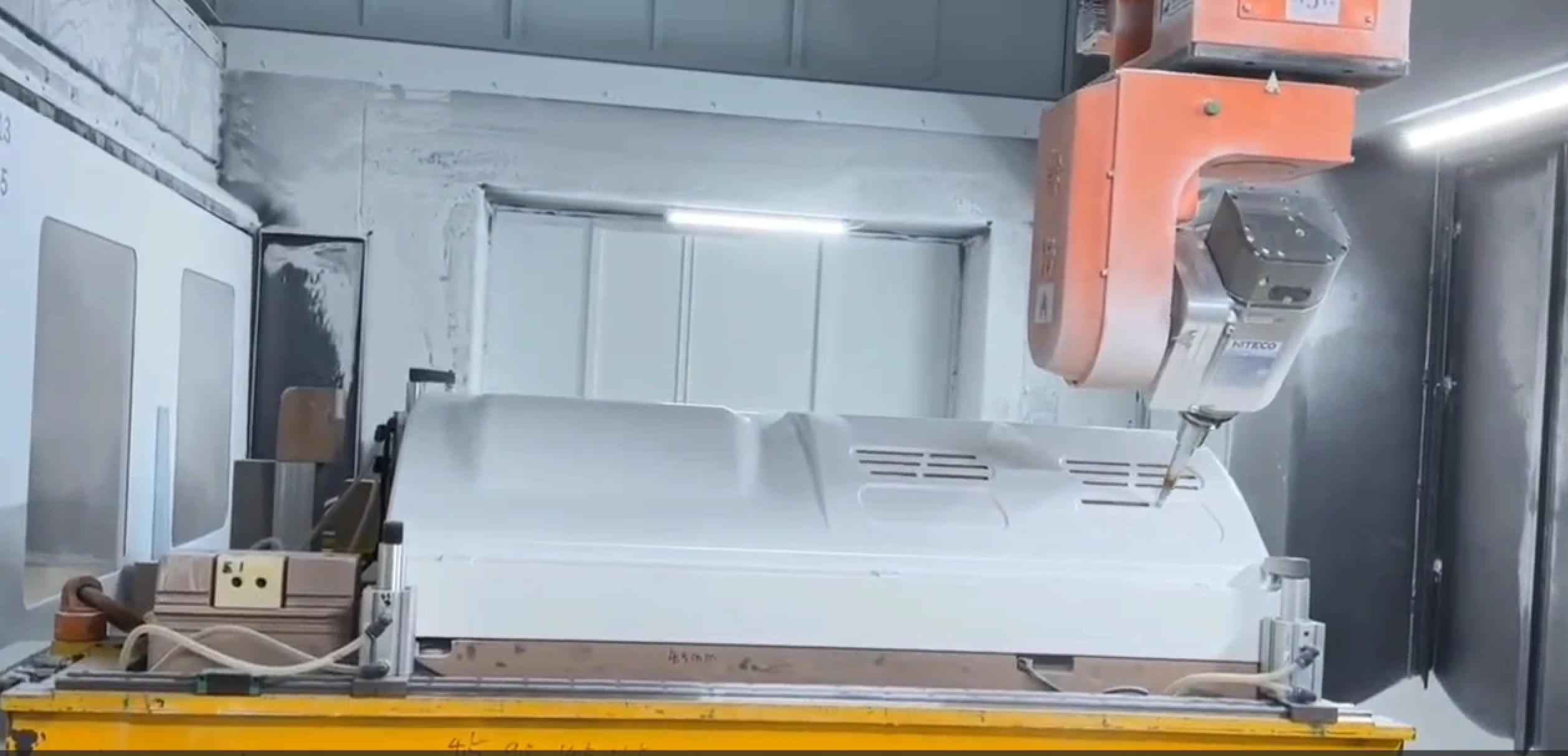 Schneiden und Bohren von Glasfasern