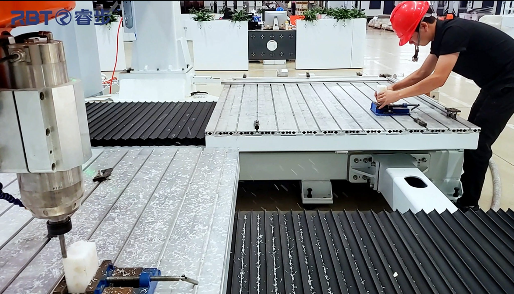 Zusammengesetzter 5-Achsen-CNC-Fr&auml;ser 